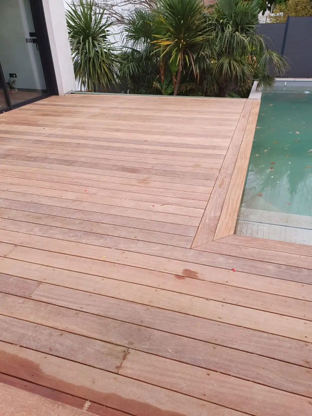 Installation d'une terrasse en bois à Béssières